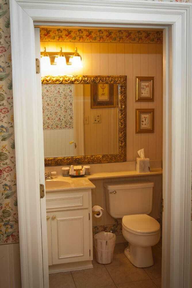 Bed & Breakfast 1842 Inn
