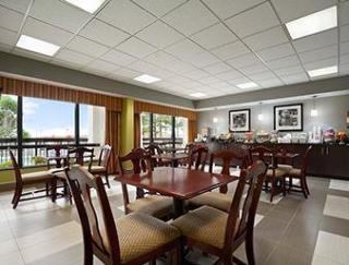 Hotel Super 8 Calhoun