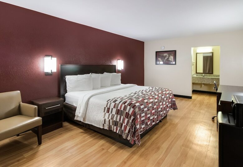 Hostal Red Roof Inn & Suites Commerce
