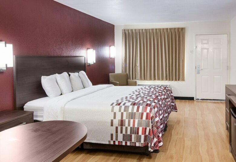 Hostal Red Roof Inn & Suites Commerce
