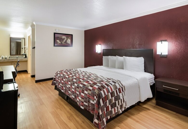 Hostal Red Roof Inn & Suites Commerce