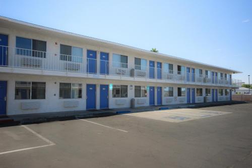 Motel 6 Tulare