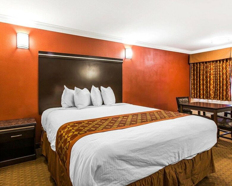 Motel Rodeway Inn & Suites