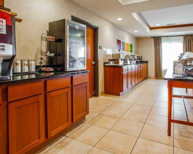 Hotel Comfort Inn And Suites