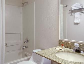 Super 8 Motel - Topeka/wanamaker Rd/i-70