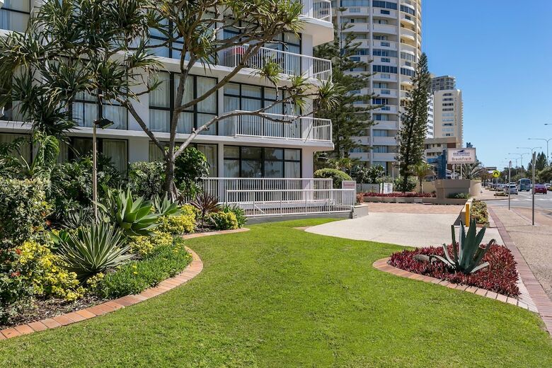 Hotel Breakfree Beachpoint
