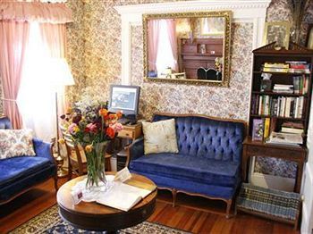 Bed & Breakfast Coolidge Corner Guest House
