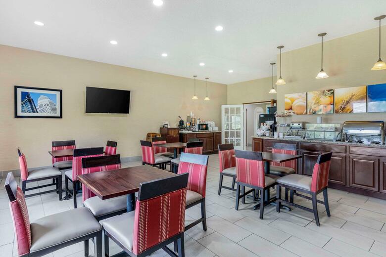 Hotel Comfort Inn & Suites