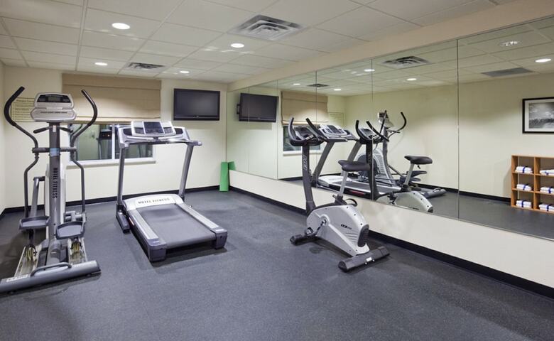 Holiday Inn Express Hotel & Suites Rogers