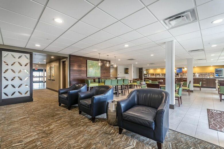 Hotel Comfort Inn & Suites