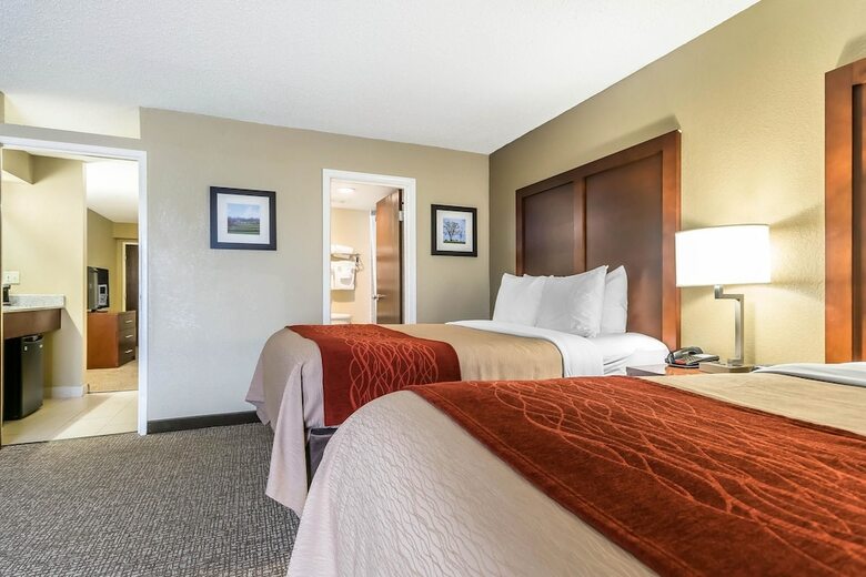 Hotel Comfort Inn & Suites