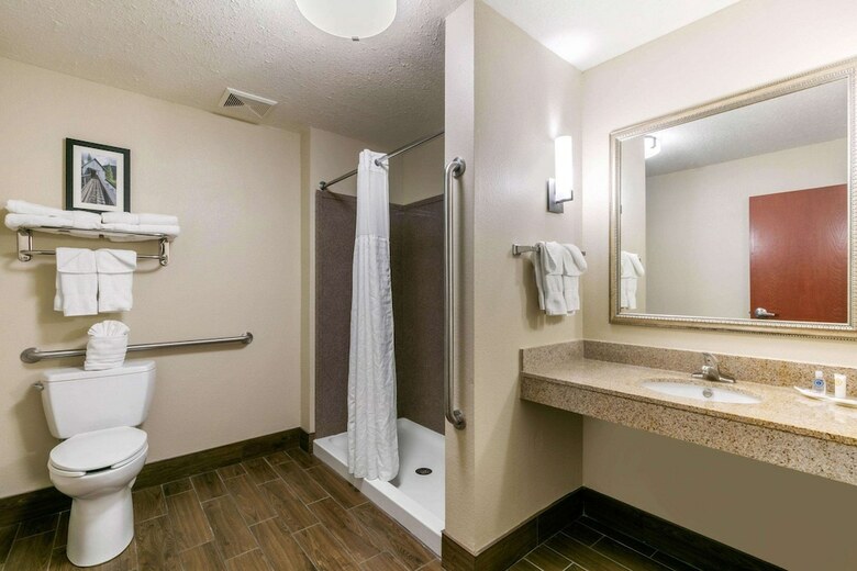 Hotel Comfort Suites