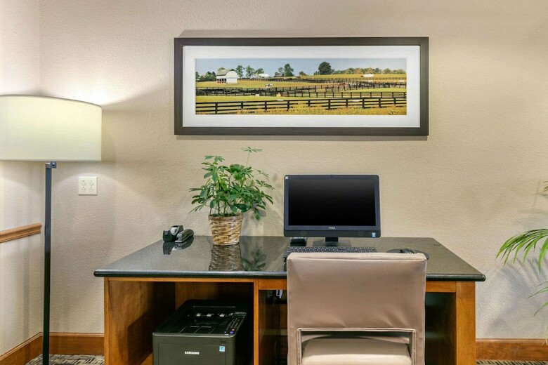 Hotel Comfort Suites