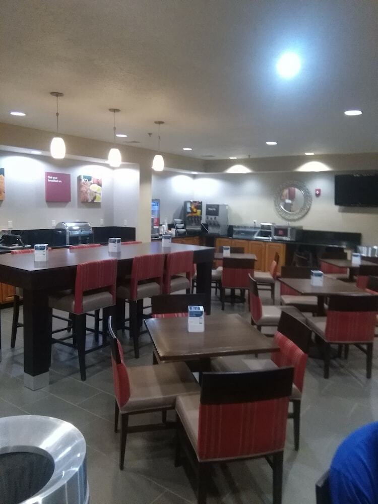 Hotel Comfort Suites