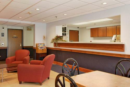 Motel Super 8 Manchester Airport