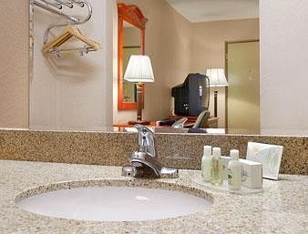 Hotel Howard Johnson East Lansing