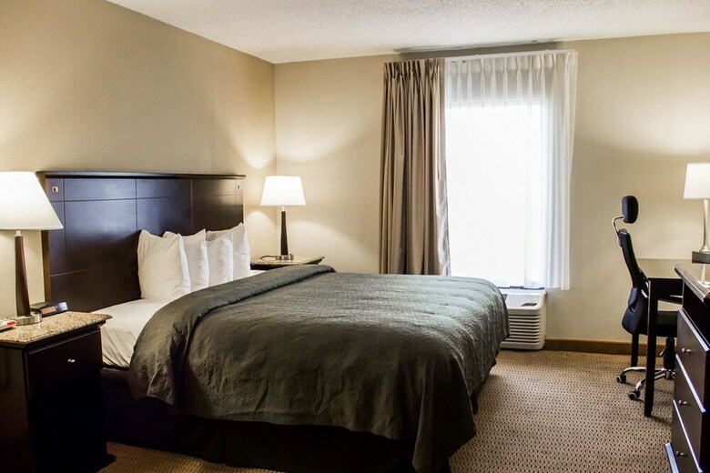 Hotel Quality Inn And Suites