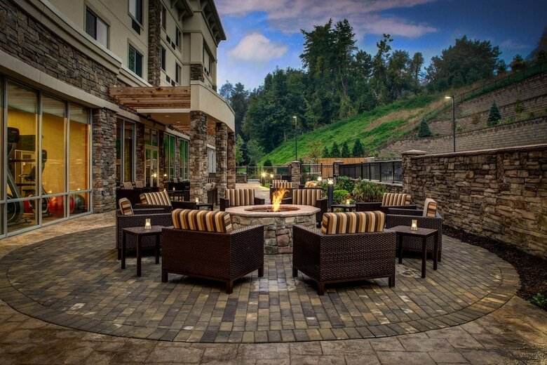 Hotel Courtyard Boone