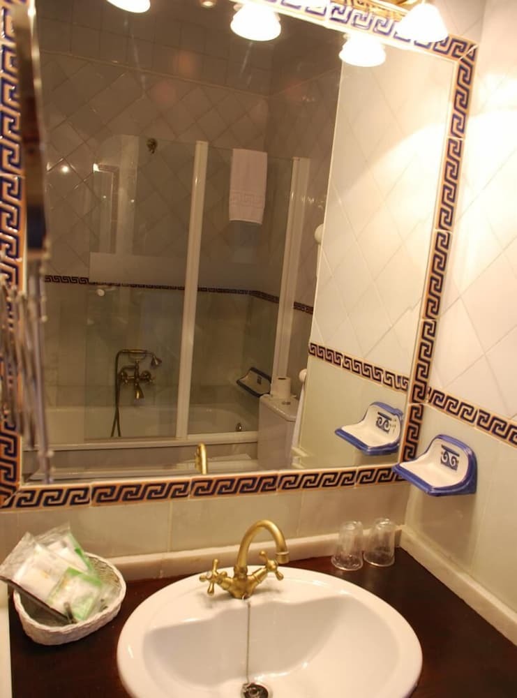 Hotel Alvar Fa�ez