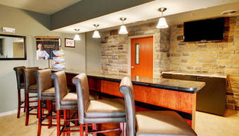 Cobblestone Hotel & Suites