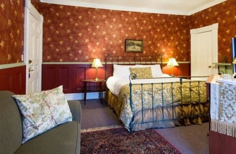 Bed & Breakfast Rogues' Harbor Inn