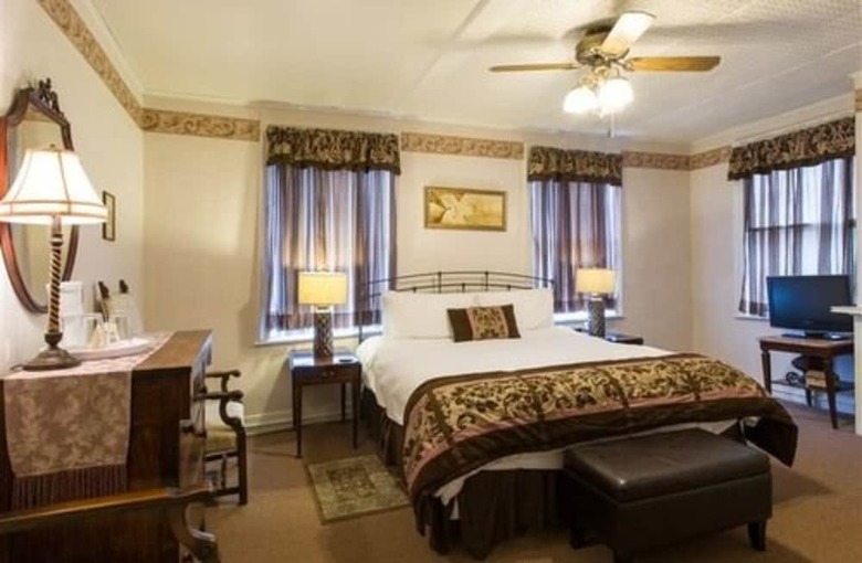 Bed & Breakfast Rogues' Harbor Inn