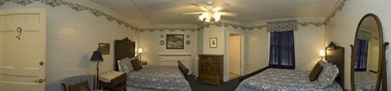 Bed & Breakfast Rogues' Harbor Inn