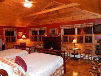 Kiwassa Lake Bed & Breakfast And Cabins