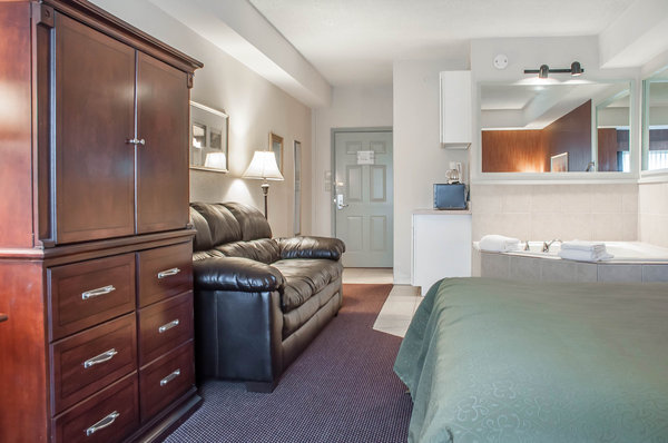 Hotel Quality Inn & Suites At I-81 - Exit 45
