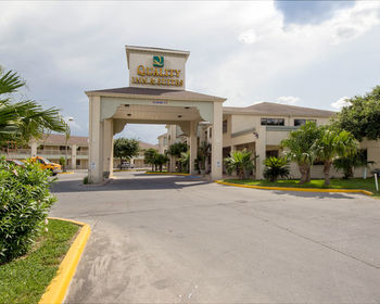 Hotel Quality Inn & Suites
