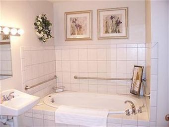 Hostal Camelot Restaurant & Inn