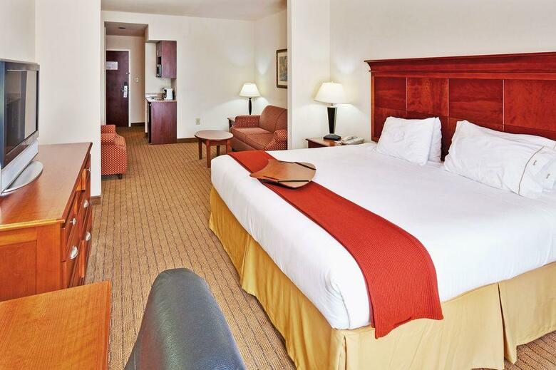 Holiday Inn Express Hotel & Suites Dyersburg