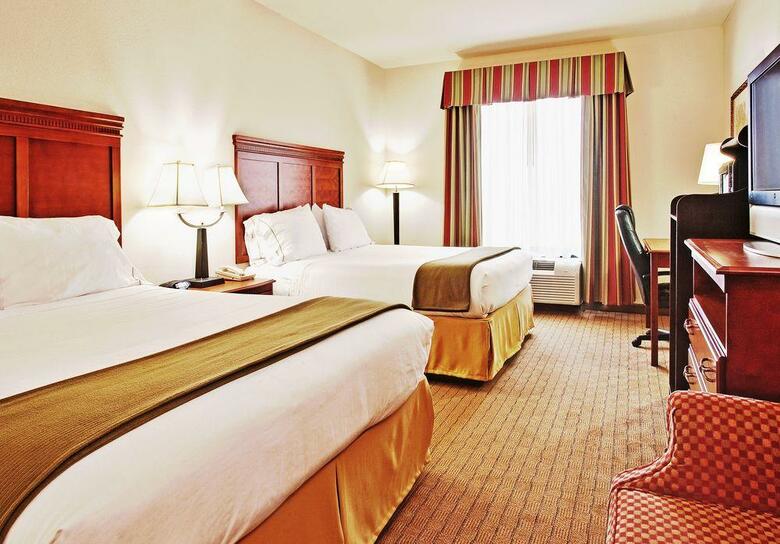 Holiday Inn Express Hotel & Suites Dyersburg
