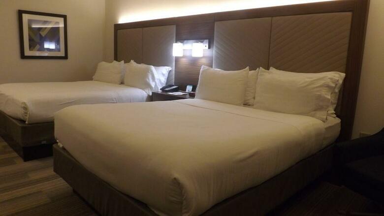 Holiday Inn Express Hotel & Suites Dyersburg