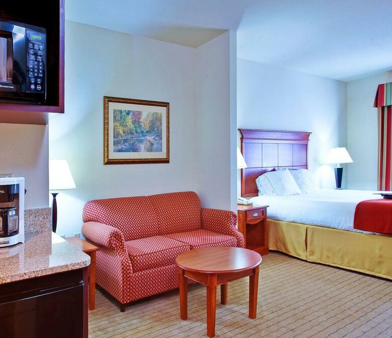 Holiday Inn Express Hotel & Suites Dyersburg