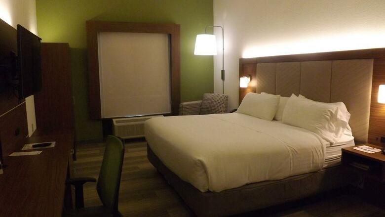 Holiday Inn Express Hotel & Suites Dyersburg