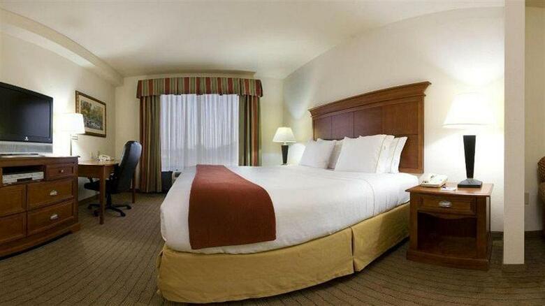 Holiday Inn Express Hotel & Suites Dyersburg