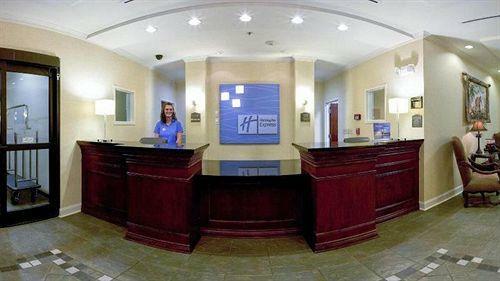 Holiday Inn Express Hotel & Suites Dyersburg