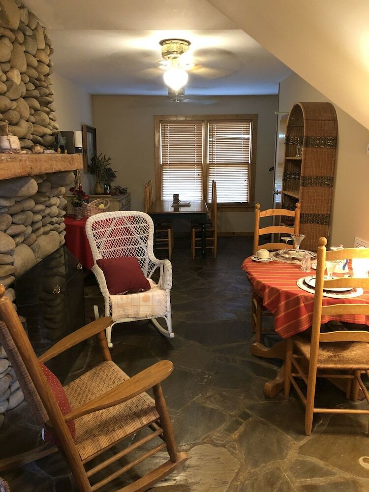 Smokies Bed And Breakfast