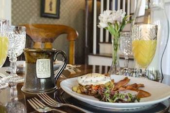 Bed & Breakfast Hillbrook Inn