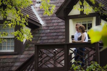 Bed & Breakfast Hillbrook Inn