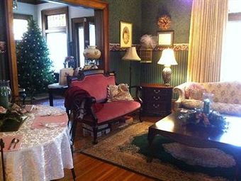 Bed & Breakfast Brass Pineapple Inn