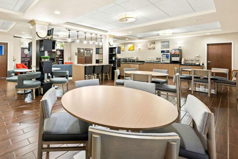 Hotel Comfort Suites Abingdon