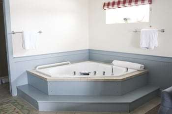 Bed & Breakfast Inn At Old Virginia