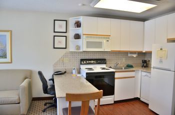 Hotel Cresthill Suites Syracuse