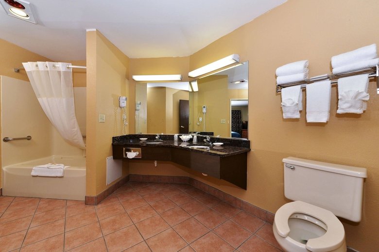 Hotel Quality Inn & Suites