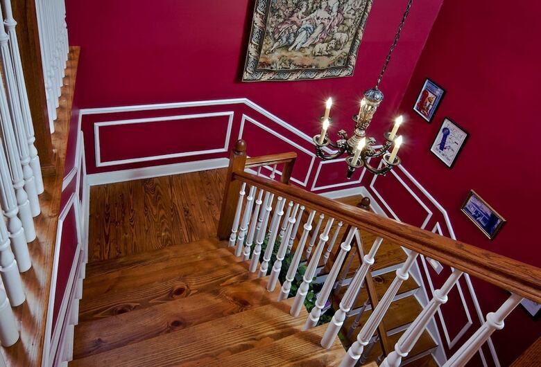 White Oak Manor Bed & Breakfast