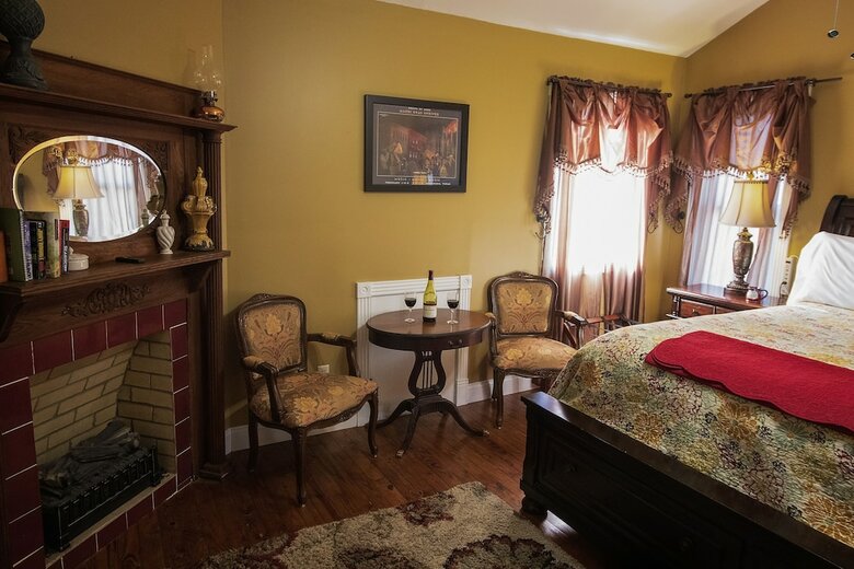 White Oak Manor Bed & Breakfast