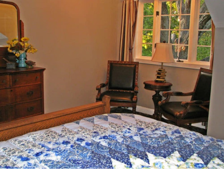 White Oak Manor Bed & Breakfast