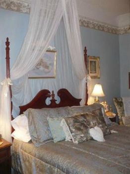 Bed & Breakfast Silk Stocking Row